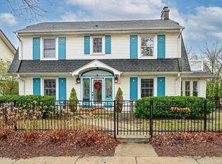 2201 E Beverly Rd, Shorewood, WI 53211