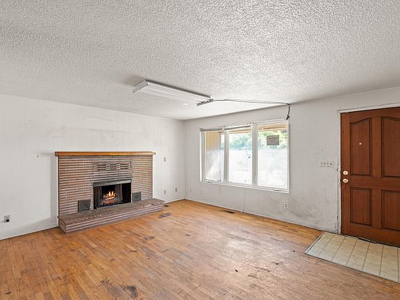 5th image of 130 Sharon Dr
