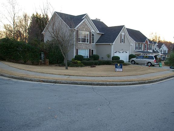 Large Corner Lot Very private Back Yard - 2100+sf mol