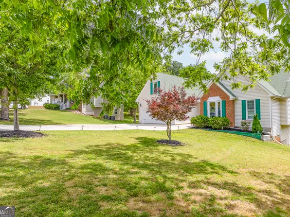 1426 Wyntercreek Dr, Hoschton, GA 30548