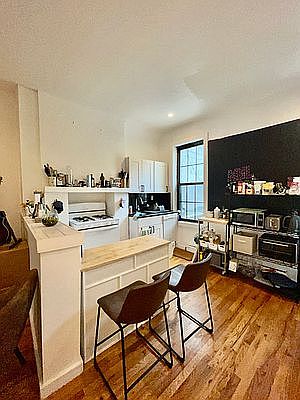 4th image of 265 Graham Ave APT 2