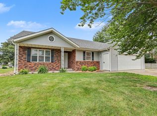 416 E 15th St, Pella, IA 50219
