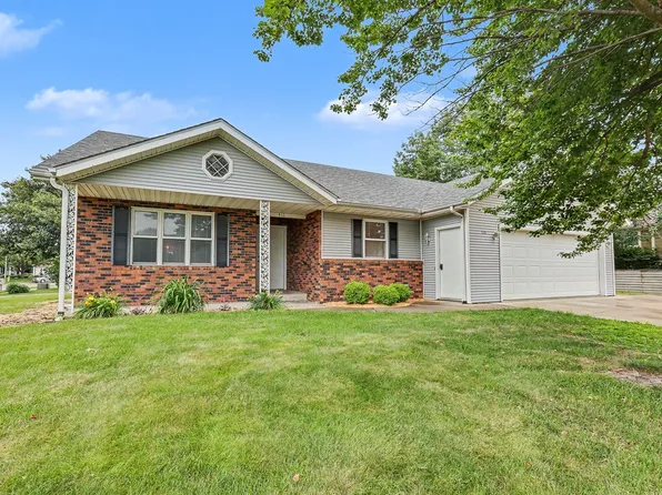 416 E 15th St, Pella, IA 50219