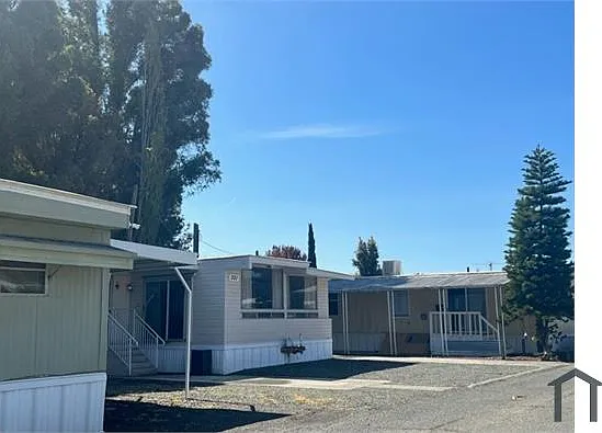 2 bed, 800 sqft, $1,800 — Photo 1