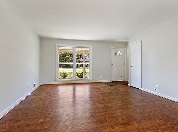 5th image of 10126 Hiawatha Trl