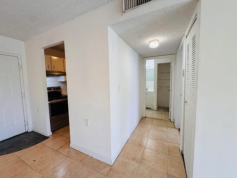 1068 N Benoist Farms Rd #302 — Photo 36