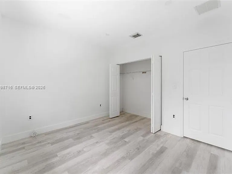 379 NE 31st Ave — Photo 21
