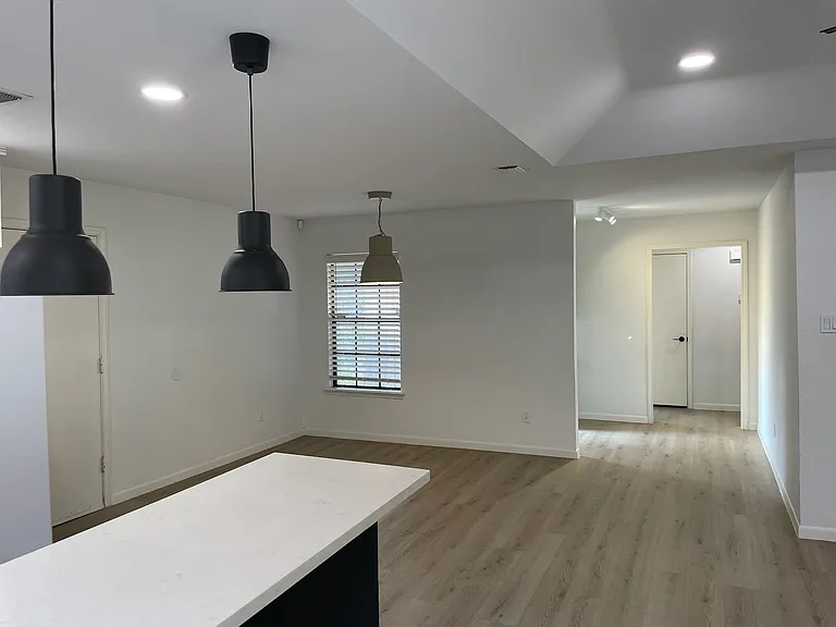 2201 Pin Oak Rd — Photo 7