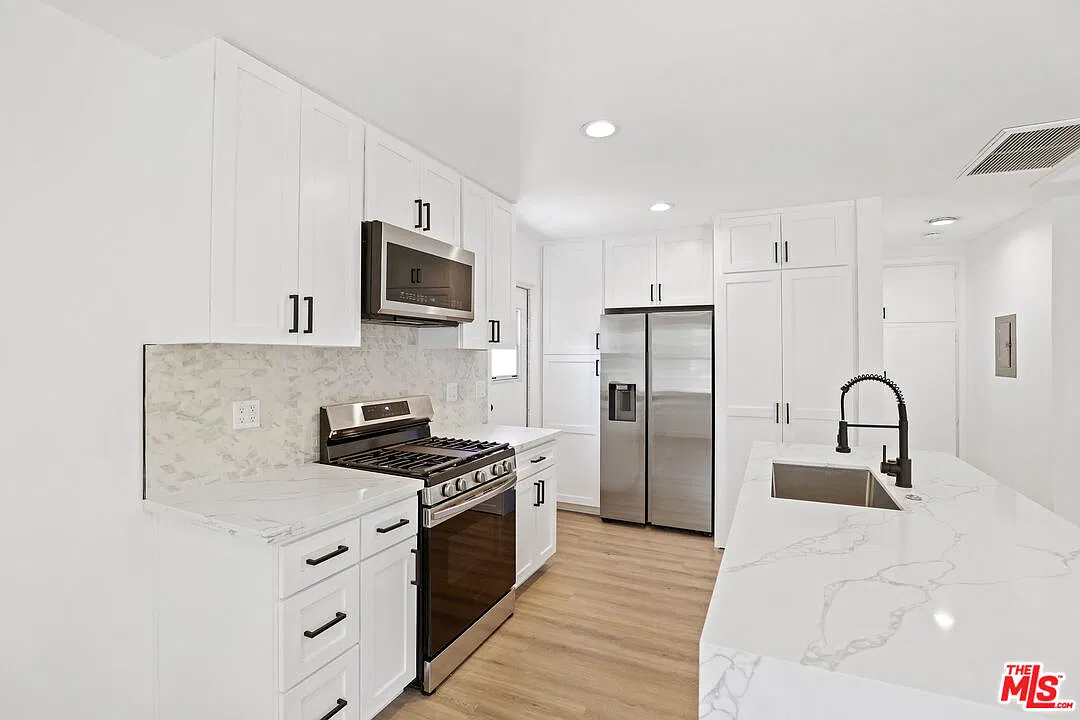 1 bed, 1.0 bath, 1000 sqft, $3,595 — Photo 3