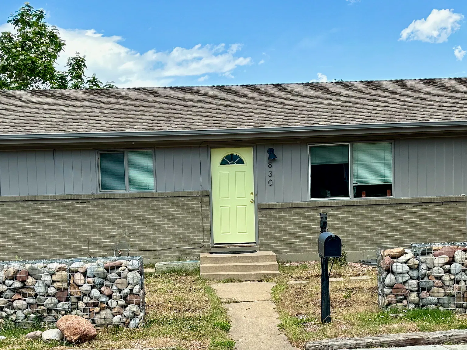 830 S Lashley Ln — Photo 2