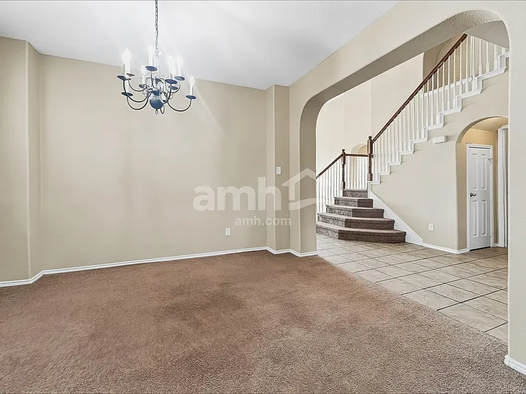 9501 Navarro St — Photo 7