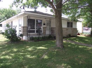 104 S 4th St, Altamont, IL 62411