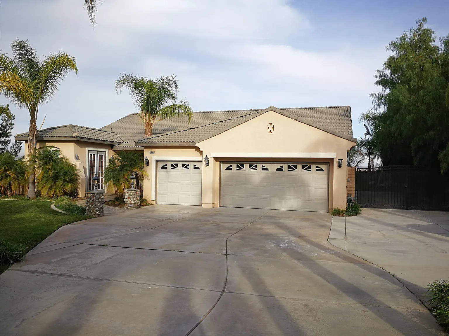 4 bed, 2.5 bath, 3100 sqft, $4,300 — Photo 3