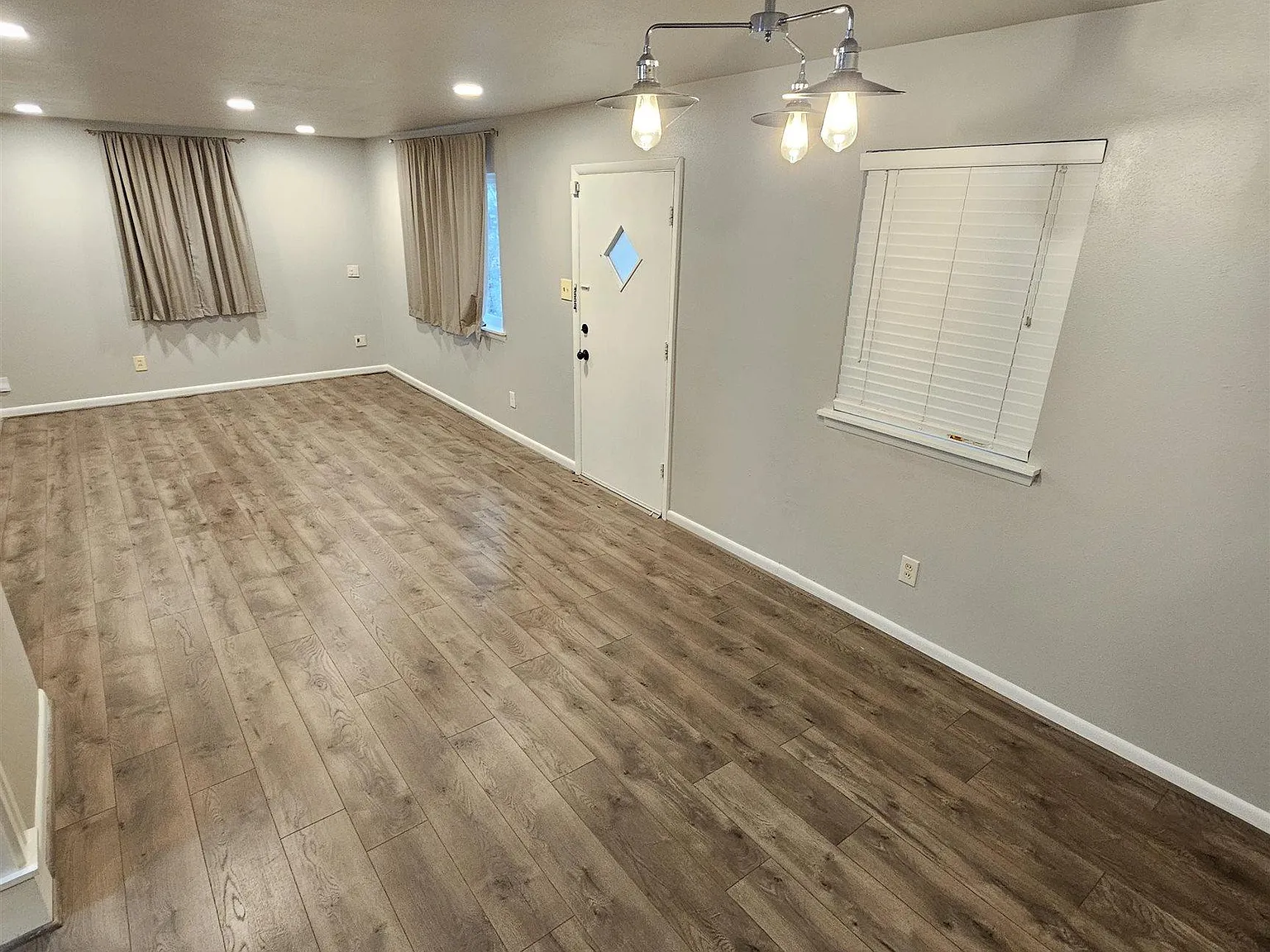 3 bed, 2.0 bath, 1154 sqft, $1,495 — Photo 2