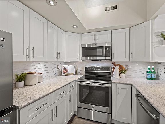 5th image of 2400 Clarendon Blvd APT 103