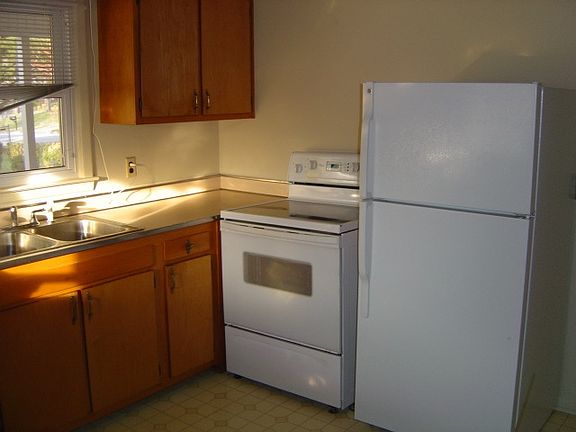 3rd image of 3203 Harte Pl