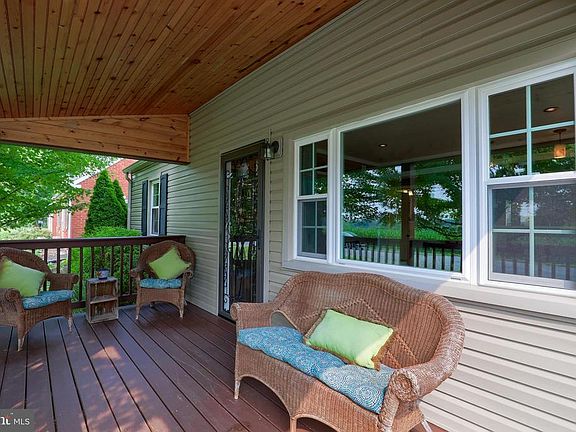 3rd image of 2215 Manor Ridge Dr
