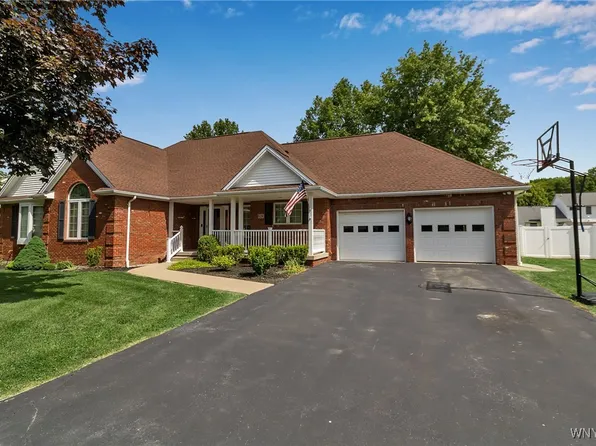 6290 Emily Ct, Clarence Center, NY 14032