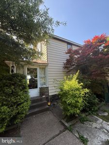 618 Newport Rd, Bristol, PA, 19007