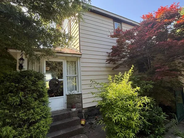 618 Newport Rd, Bristol, PA 19007