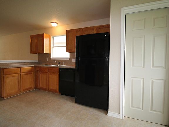 4th image of 401 East St APT A