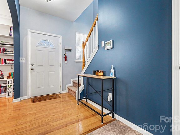 3rd image of 8411 Chaceview Ct