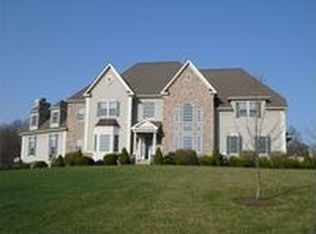 3 Pond View Ln, Hampton, NJ 08827