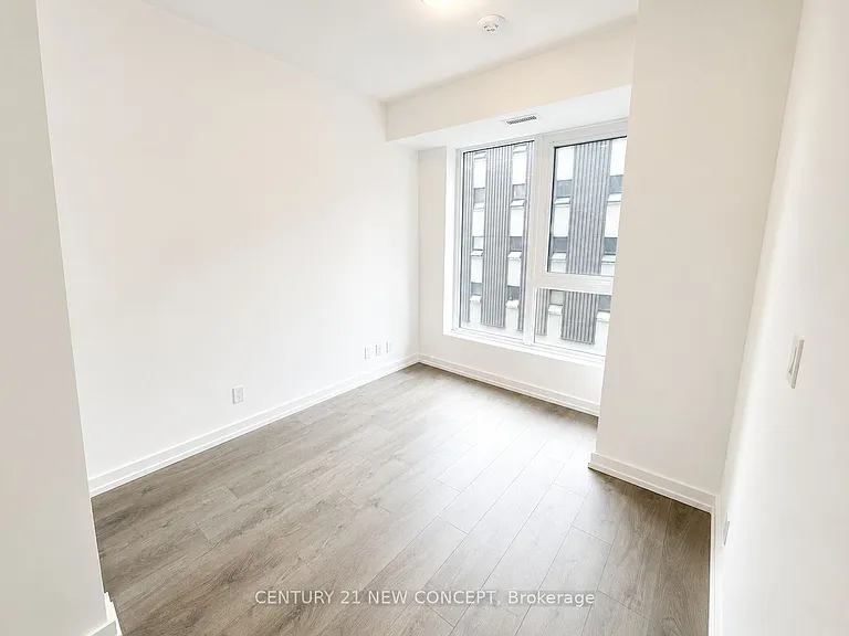 75 James St S #416 — Photo 12