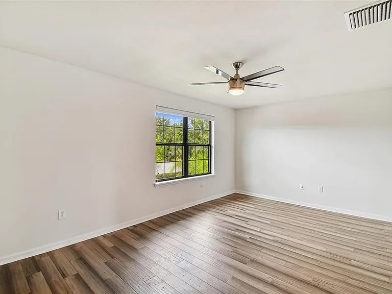 11027 Tahiti Isle Ln — Photo 30