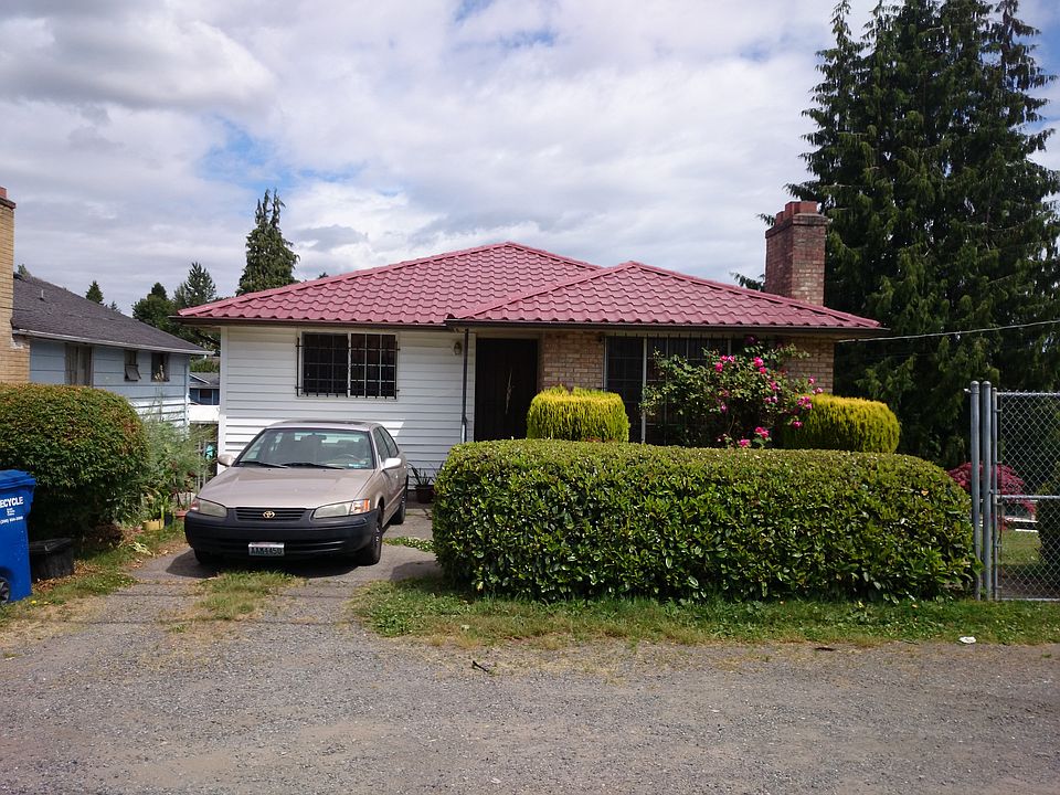2nd image of 3820 S Cloverdale St