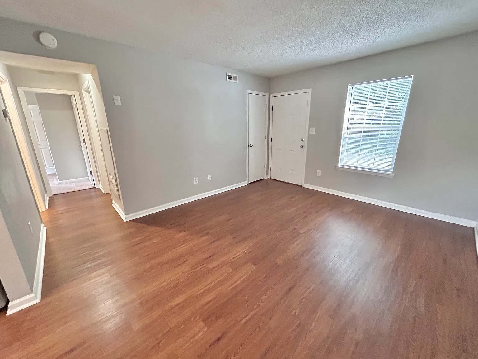 2 bed, 750 sqft, $995 — Photo 2