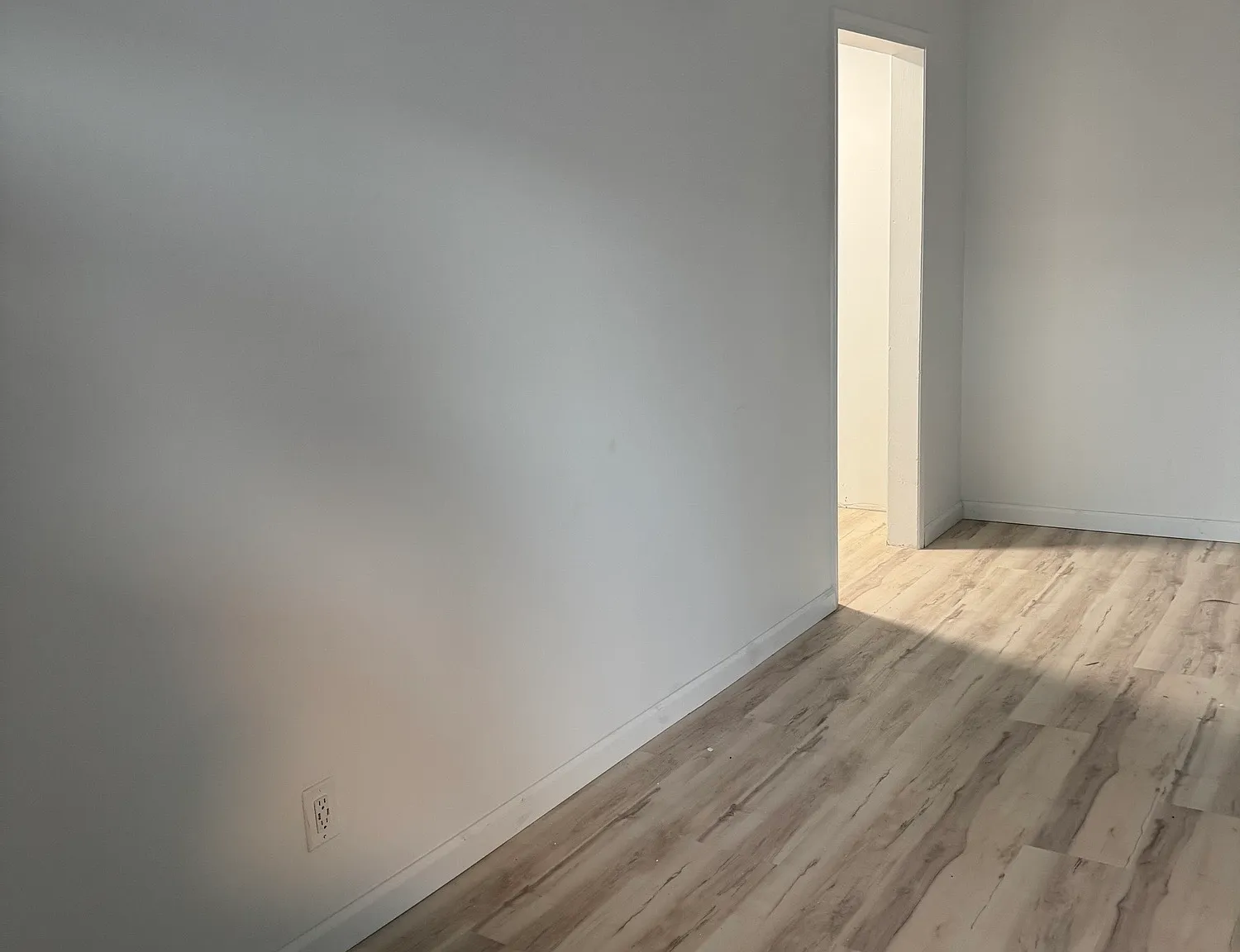 522-528 N Alexandria Ave — Photo 3