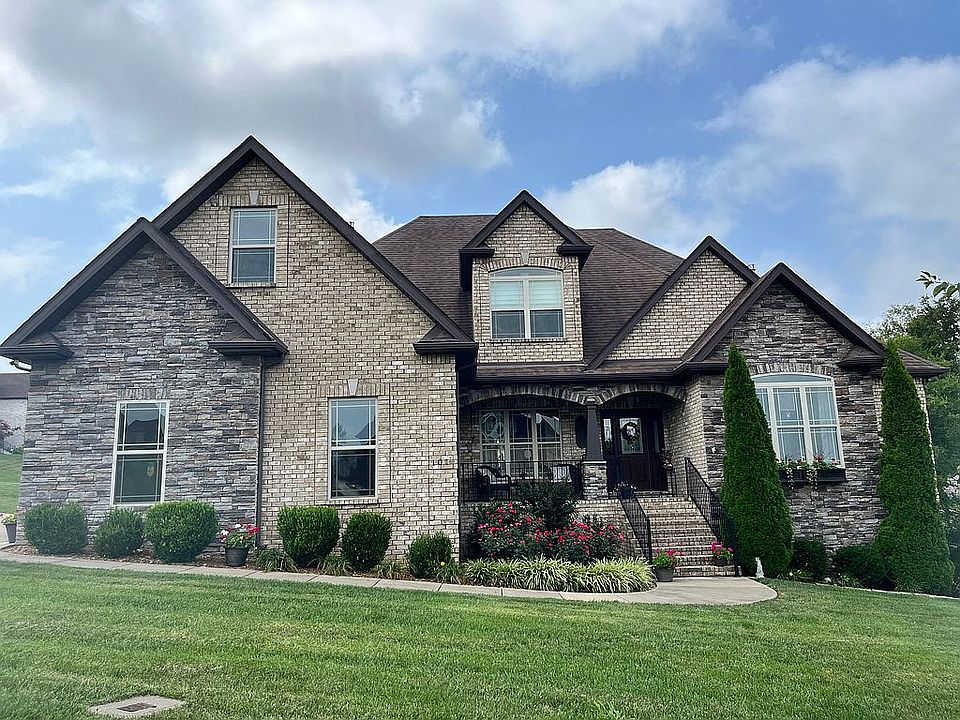Front view from culdesac 