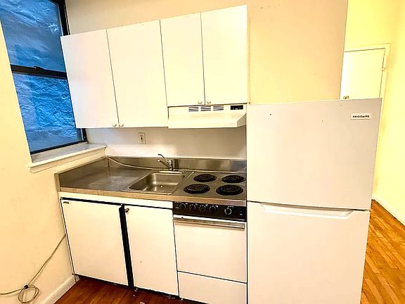 4th image of 606 8th Ave APT 3A