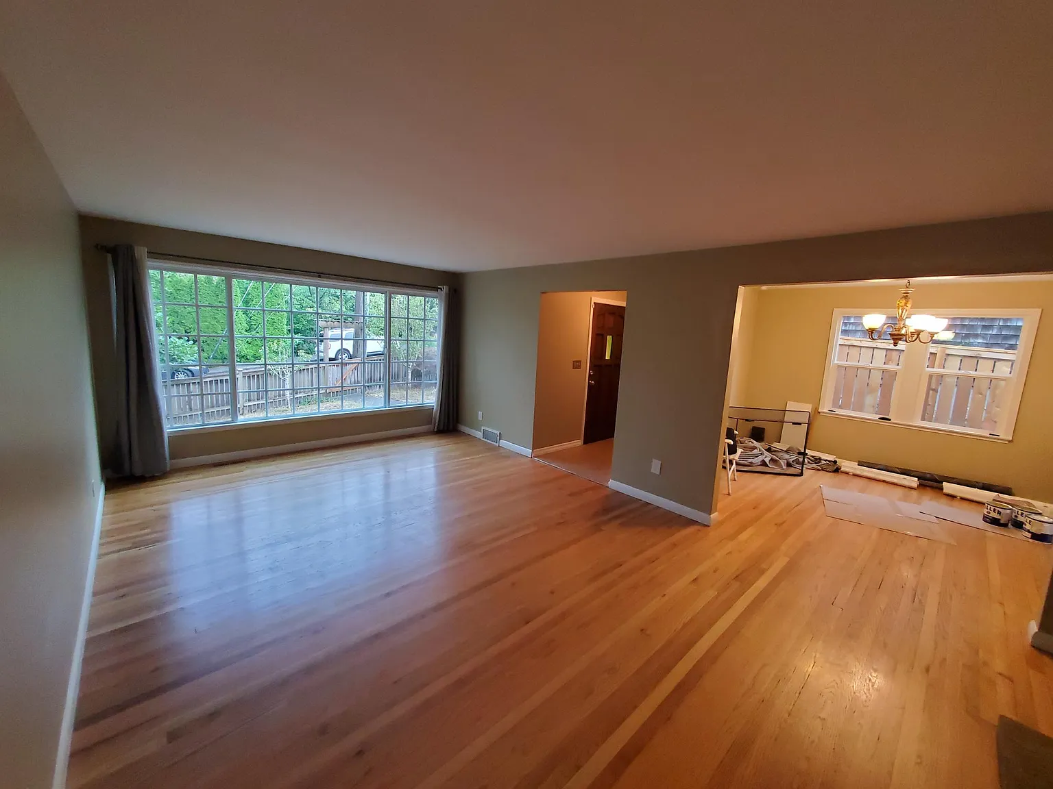 4 bed, 2400 sqft, $4,300 — Photo 4