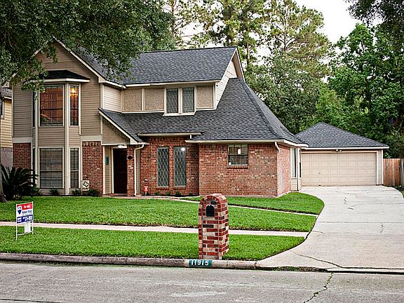 3rd image of 11915 Stillwater Dr