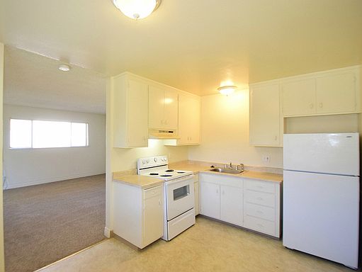 5th image of 4063 Hamilton Ave APT 04