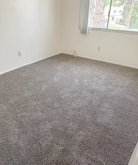 5861 N 48th Ave — Photo 5