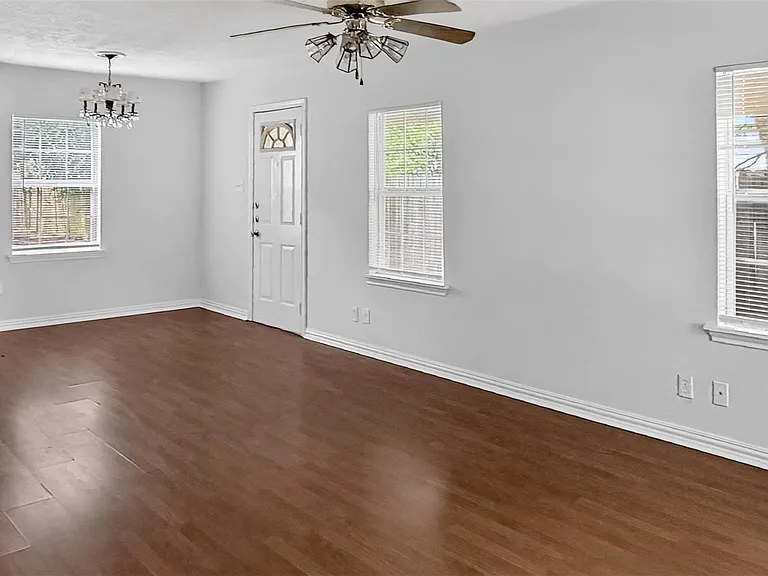 1118 Hunter Dr #A — Photo 4