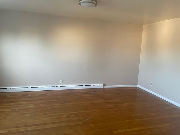 2nd image of 208 Glenwood Ave APT 3