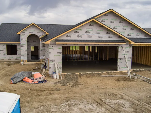 4420 Marsh Hawk Dr, Bismarck, ND 58503