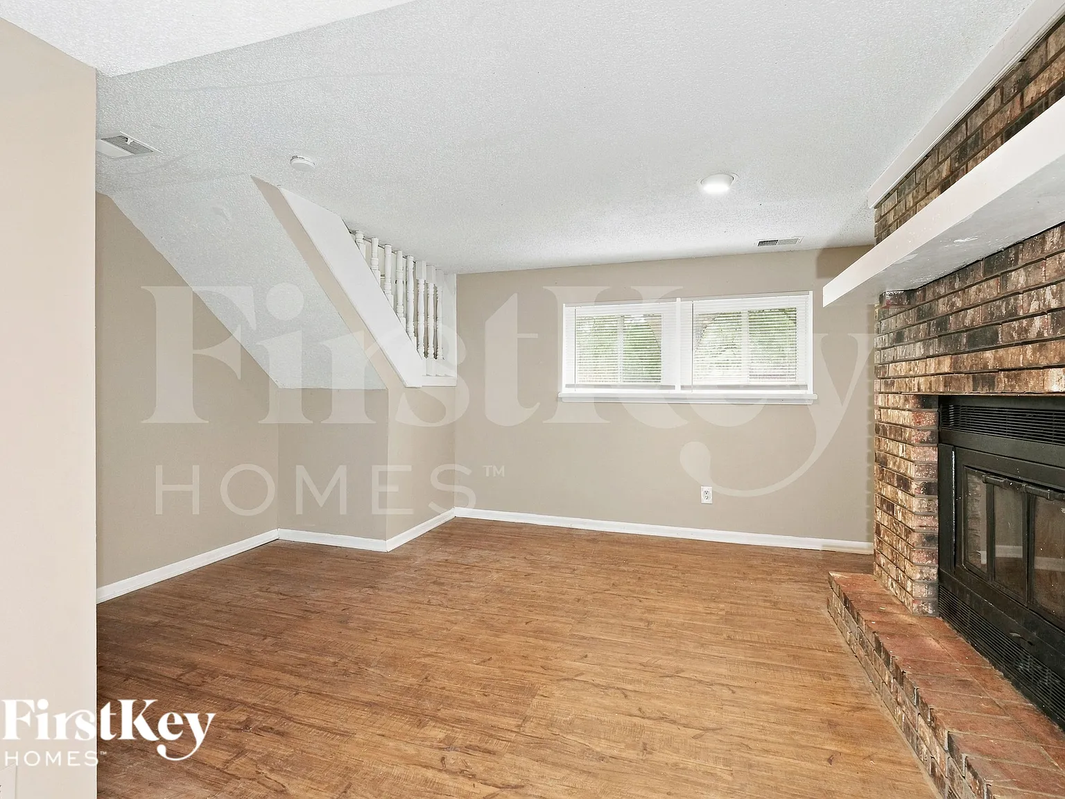 3 bed, 1.5 bath, 1008 sqft, $1,585 — Photo 3