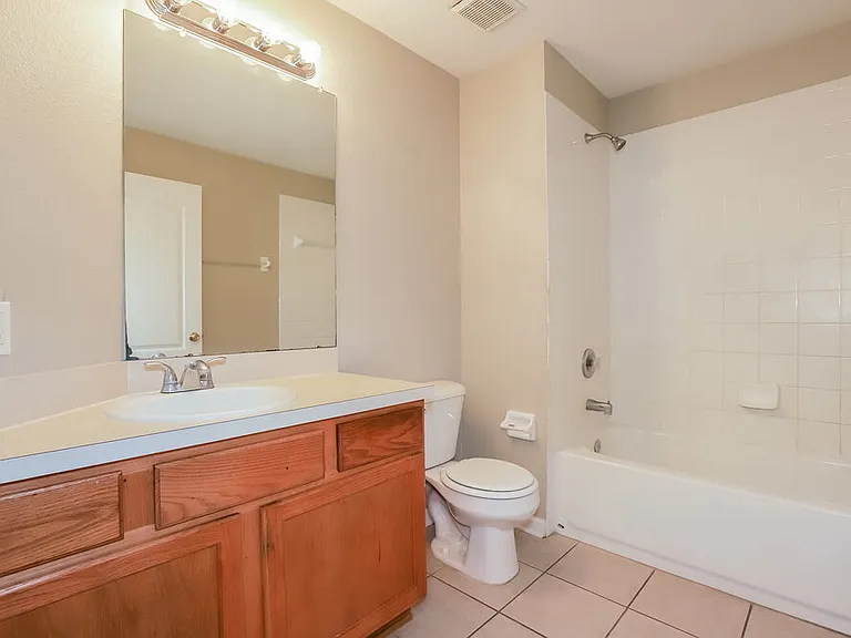 11424 Misty Isle Ln — Photo 17