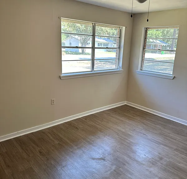 103 E Scott St — Photo 19
