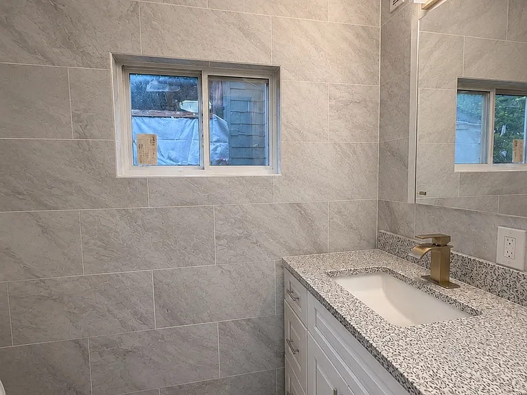 93 N Oakley Ave — Photo 5
