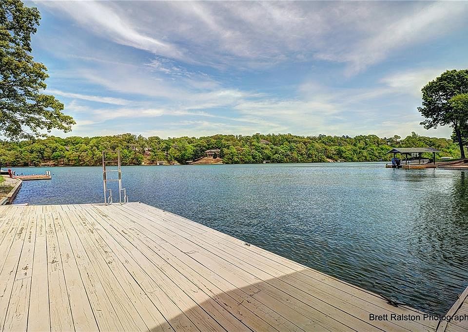 1st image of 20 Waterside Ln