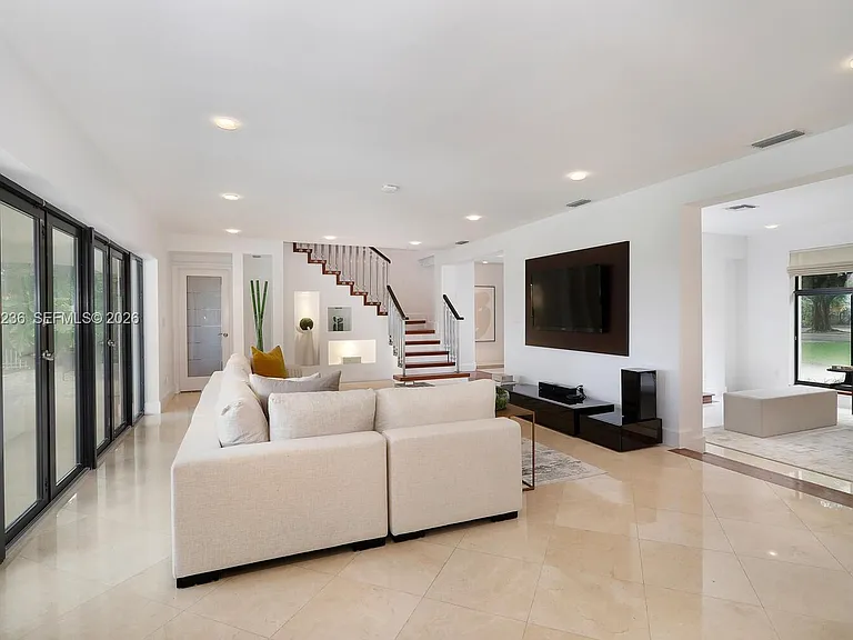 3425 Alhambra Cir — Photo 20
