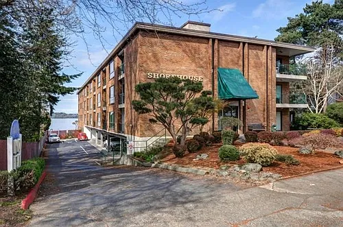 6225 Lake Washington Blvd NE Photo 1