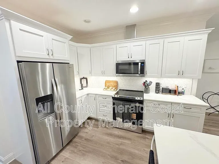 481 Kelly St — Photo 20