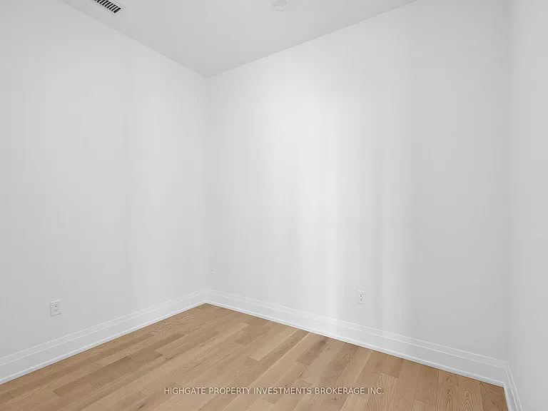 27 Korda Gate #Penthouse 101 — Photo 4
